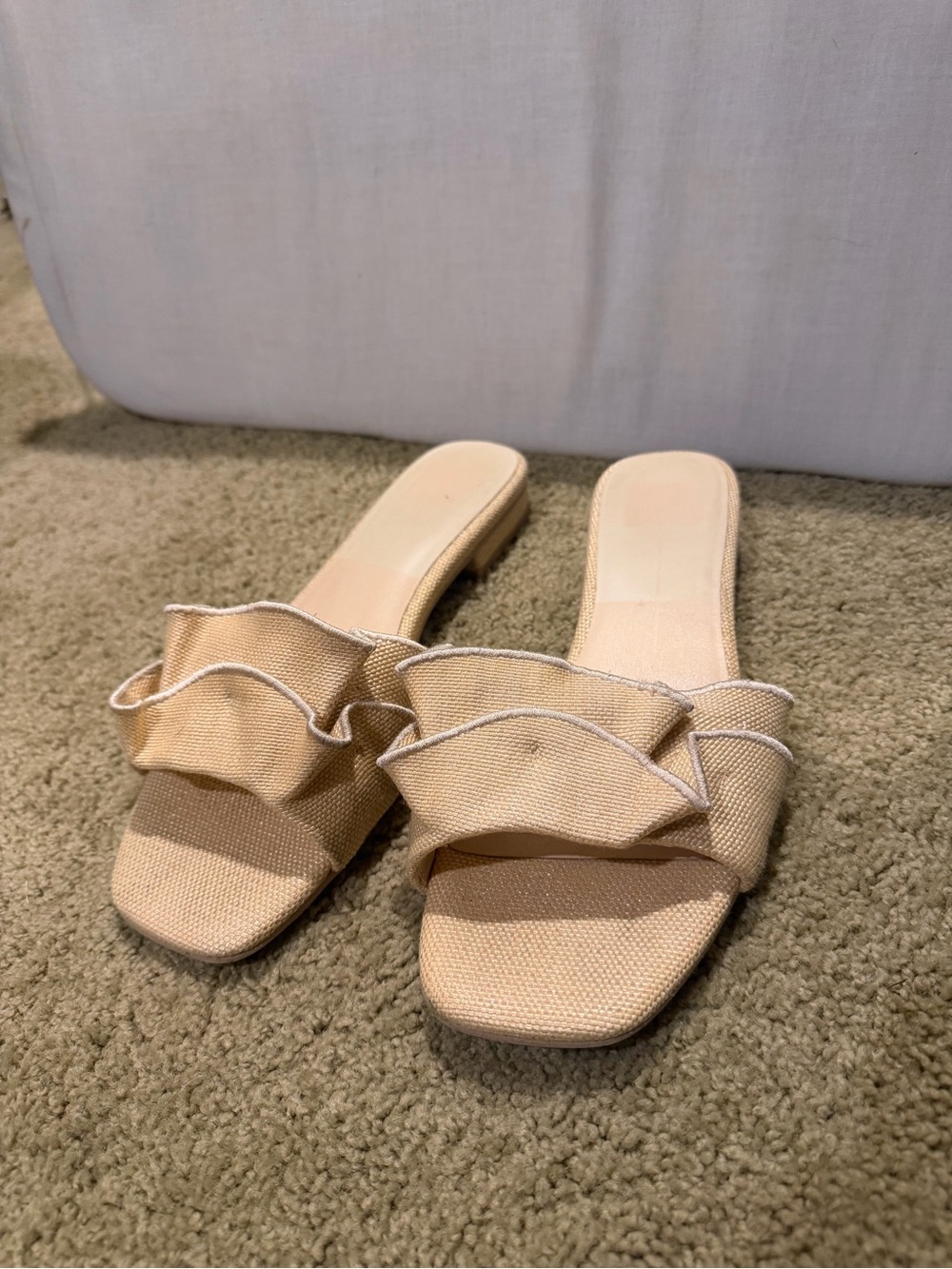 Women’s dolce vita Ruffle Slide Sandals in Beige